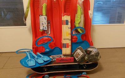 Schlitten, Skateboards, Protektoren, Mikado, Schneerutscher, Schaufeln